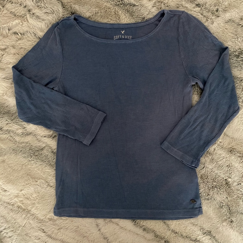 AMERICAN EAGLE VINTAGE DISTRESSED TOP